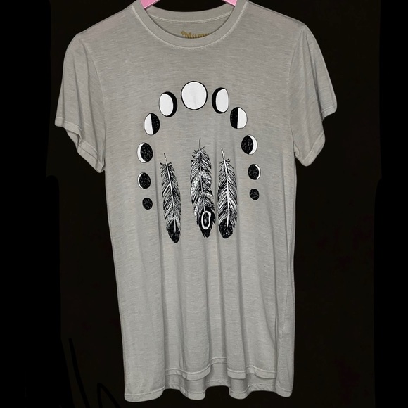 Show Me Your Mumu Oliver Feather Eclipse Tee - Picture 5 of 5